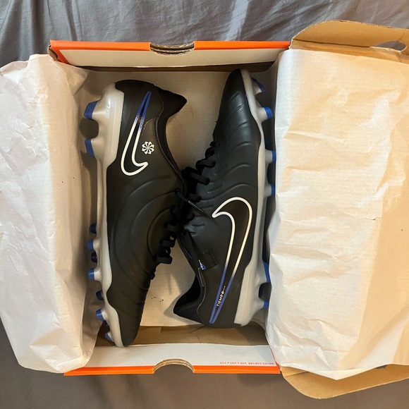 BRAND NEW Men’s 12–Ground Soccer Cleats NIKE TIEMPO LEGEND 10 ACADEMY MG - Picture 2 of 7